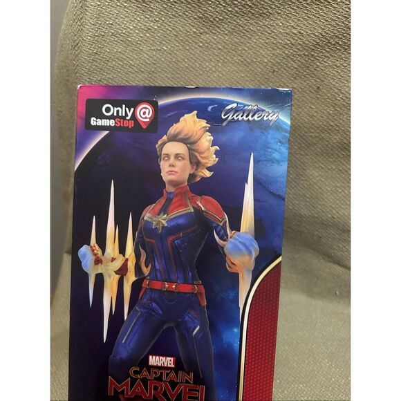 Diamond Select Gallery Binary Force Captain Marvel PVC Diorama Game Stop - Picture 9 of 10